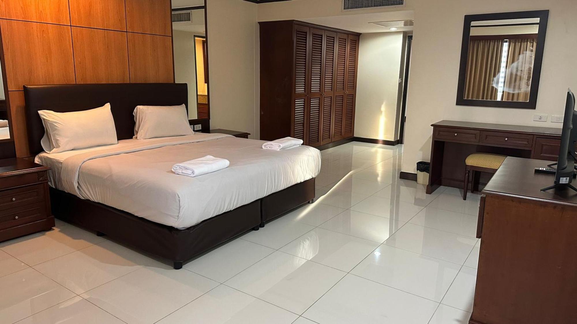 Omni Tower Sukhumvit Nana Direct Hotel Bangkok Bagian luar foto