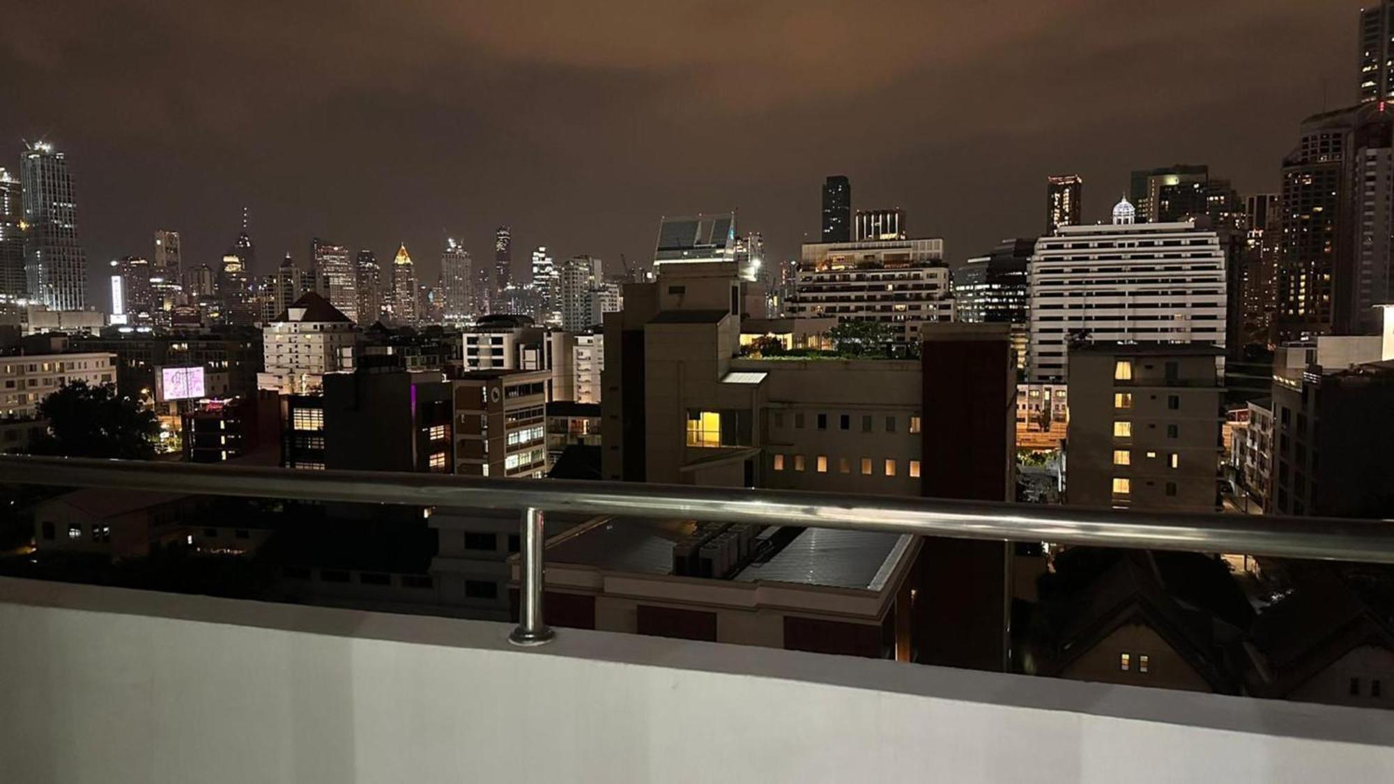 Omni Tower Sukhumvit Nana Direct Hotel Bangkok Bagian luar foto