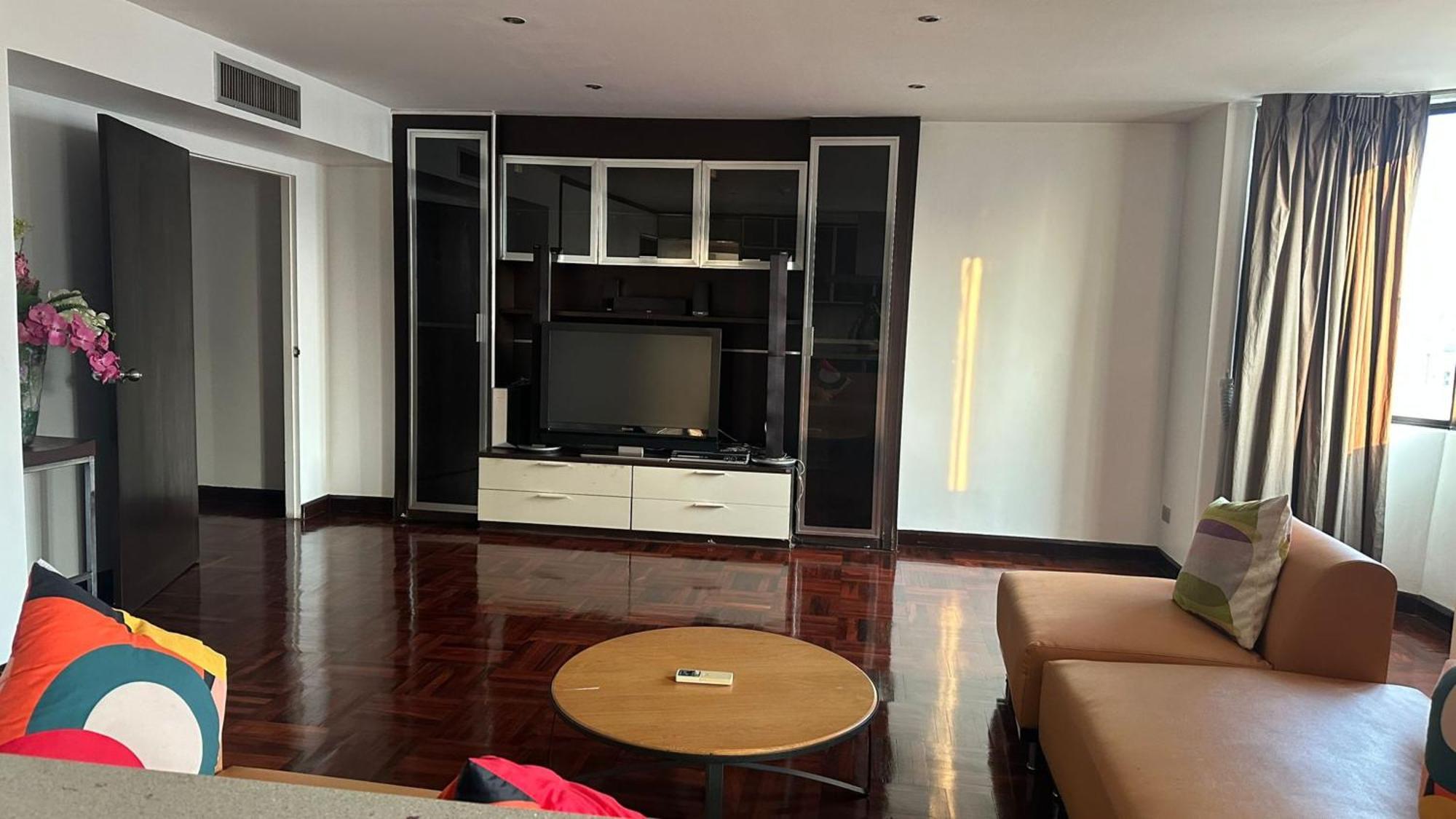 Omni Tower Sukhumvit Nana Direct Hotel Bangkok Bagian luar foto
