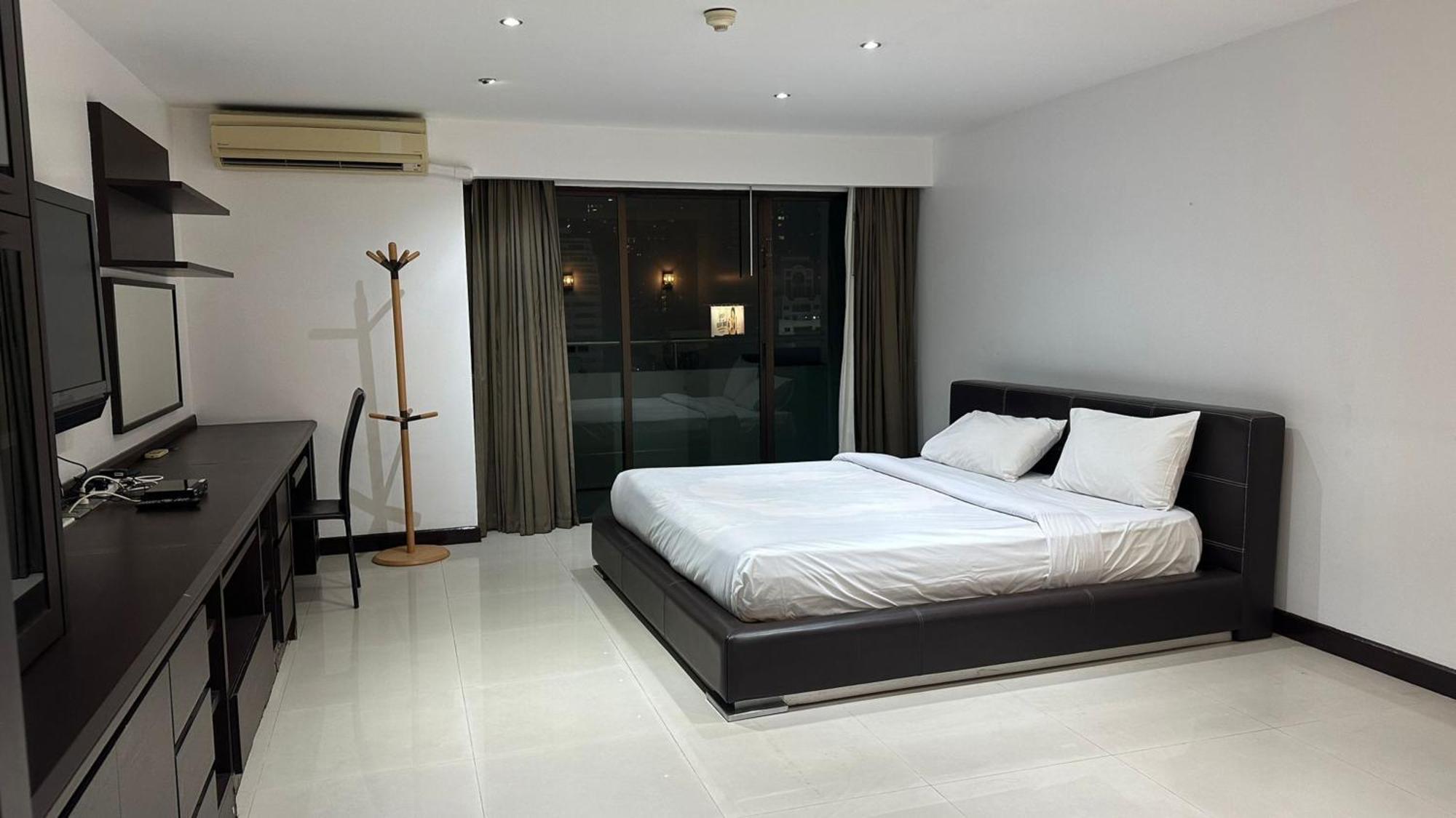 Omni Tower Sukhumvit Nana Direct Hotel Bangkok Bagian luar foto