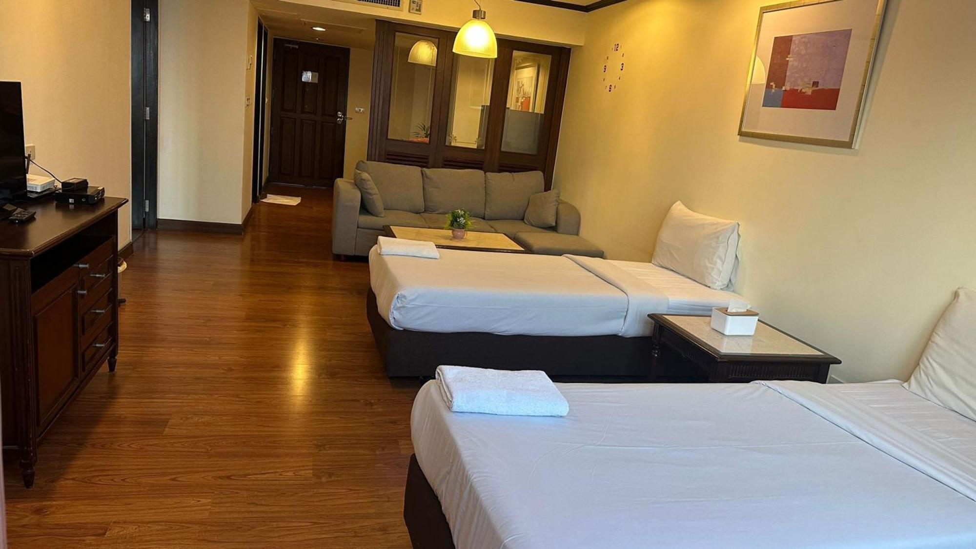 Omni Tower Sukhumvit Nana Direct Hotel Bangkok Bagian luar foto