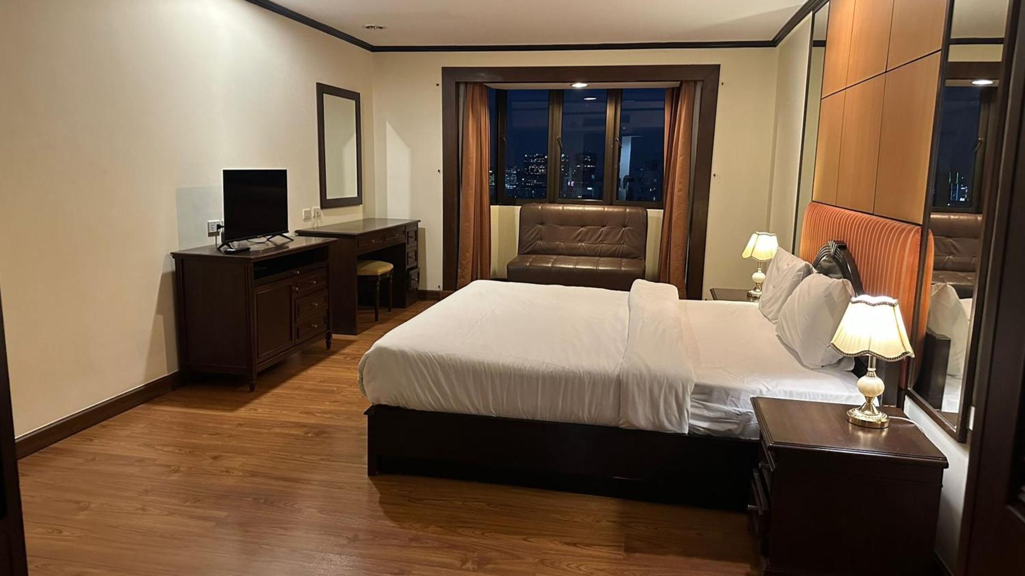 Omni Tower Sukhumvit Nana Direct Hotel Bangkok Bagian luar foto