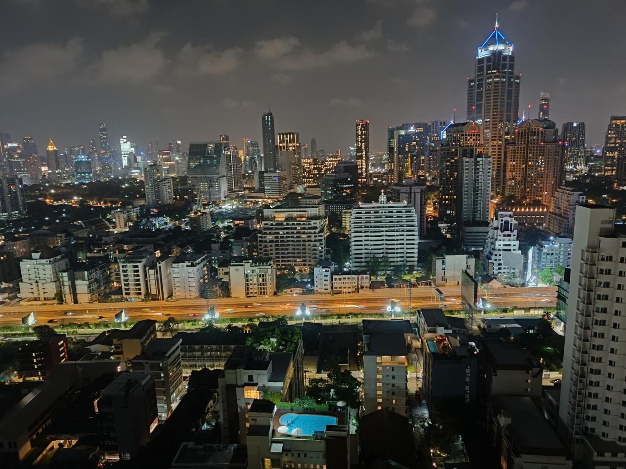 Omni Tower Sukhumvit Nana Direct Hotel Bangkok Bagian luar foto