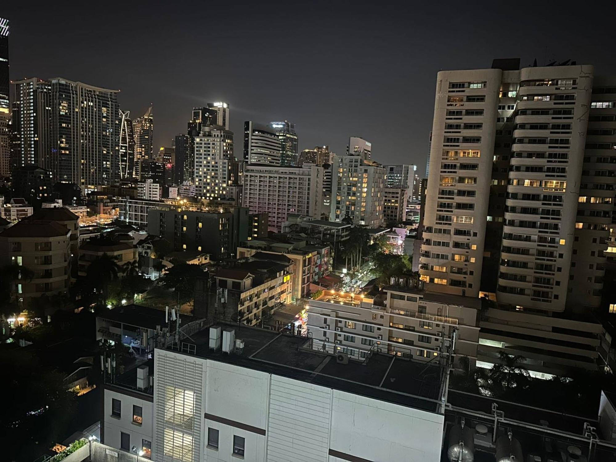 Omni Tower Sukhumvit Nana Direct Hotel Bangkok Bagian luar foto