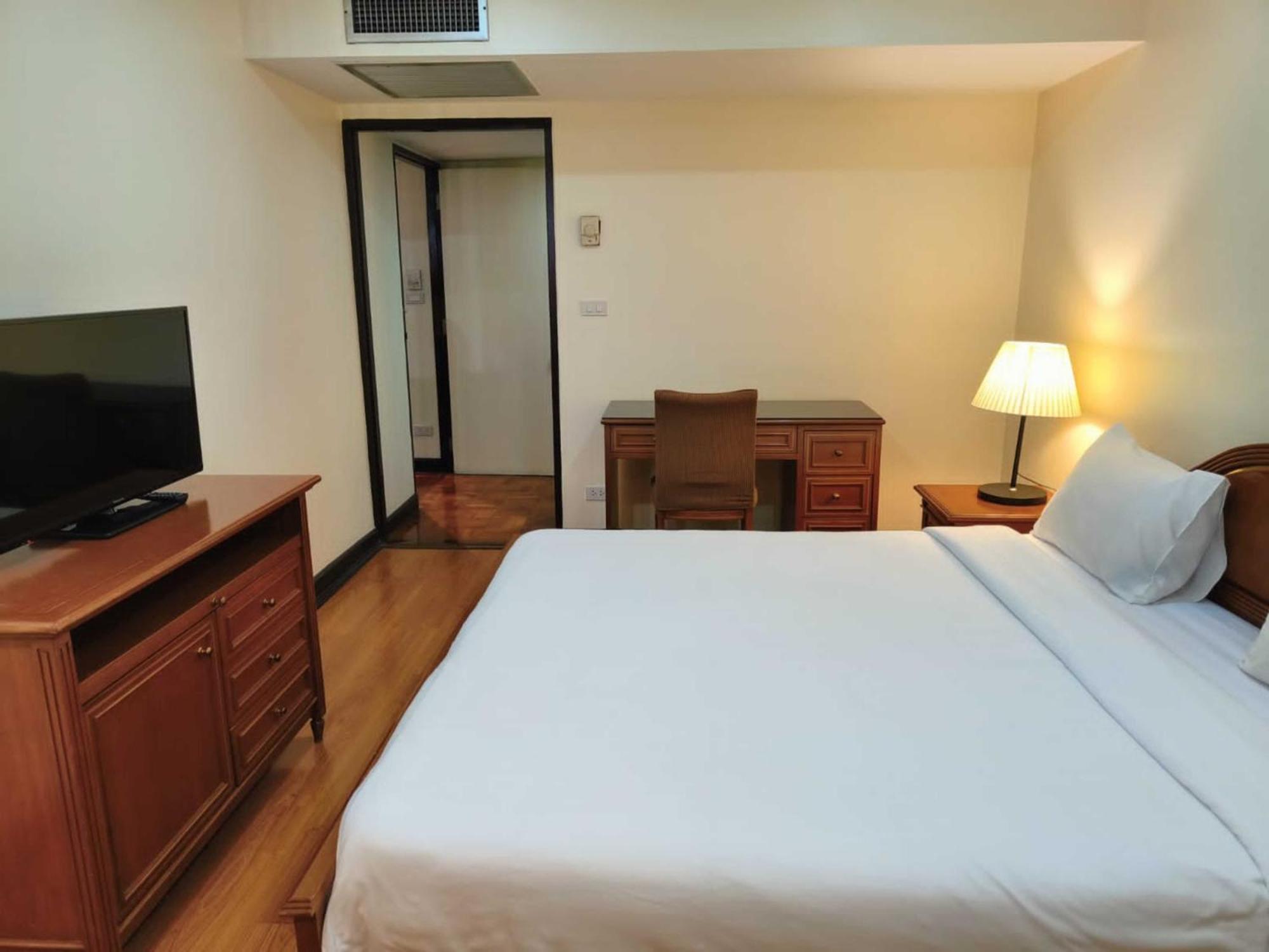 Omni Tower Sukhumvit Nana Direct Hotel Bangkok Bagian luar foto