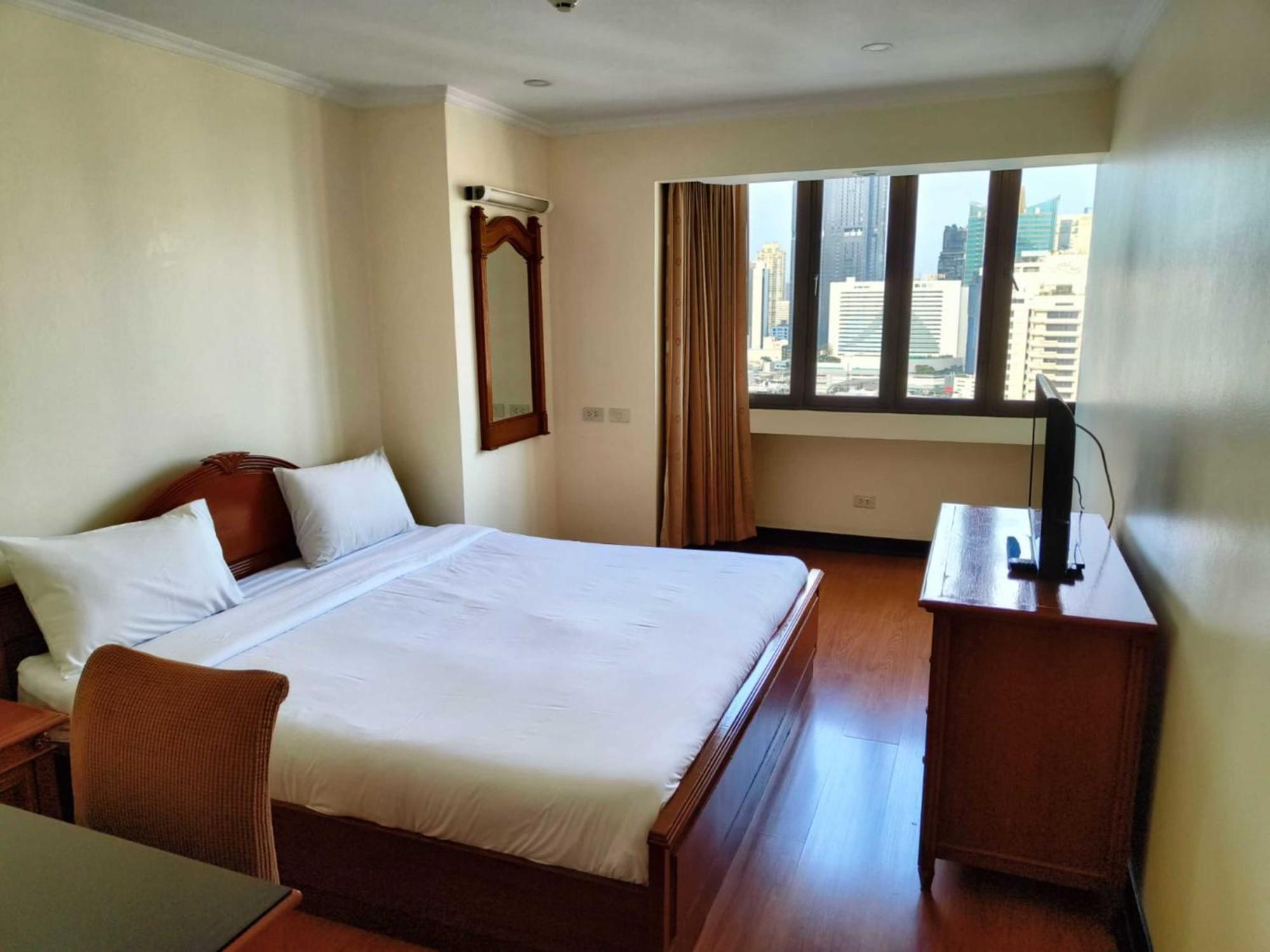Omni Tower Sukhumvit Nana Direct Hotel Bangkok Bagian luar foto