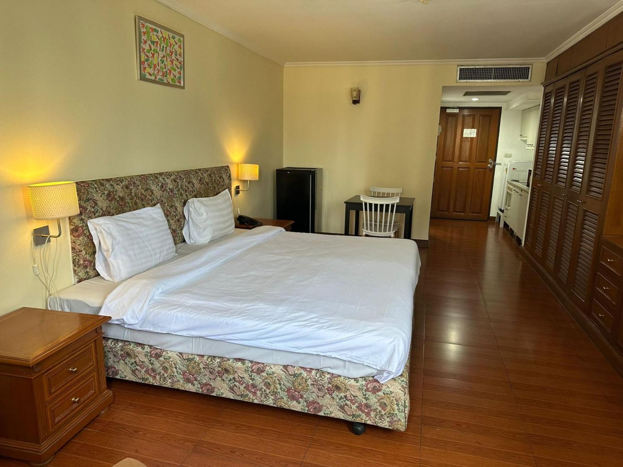 Omni Tower Sukhumvit Nana Direct Hotel Bangkok Bagian luar foto