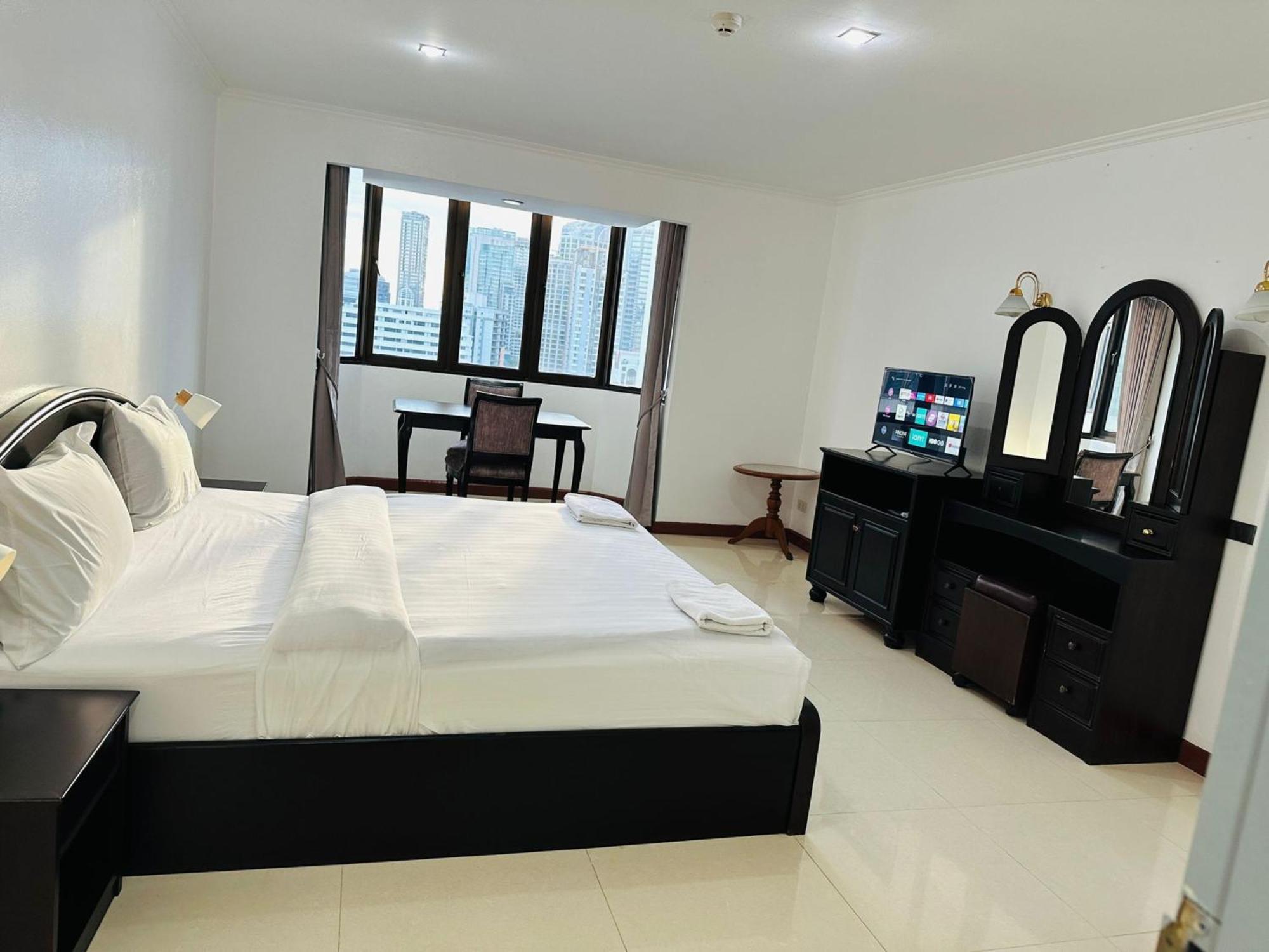 Omni Tower Sukhumvit Nana Direct Hotel Bangkok Bagian luar foto