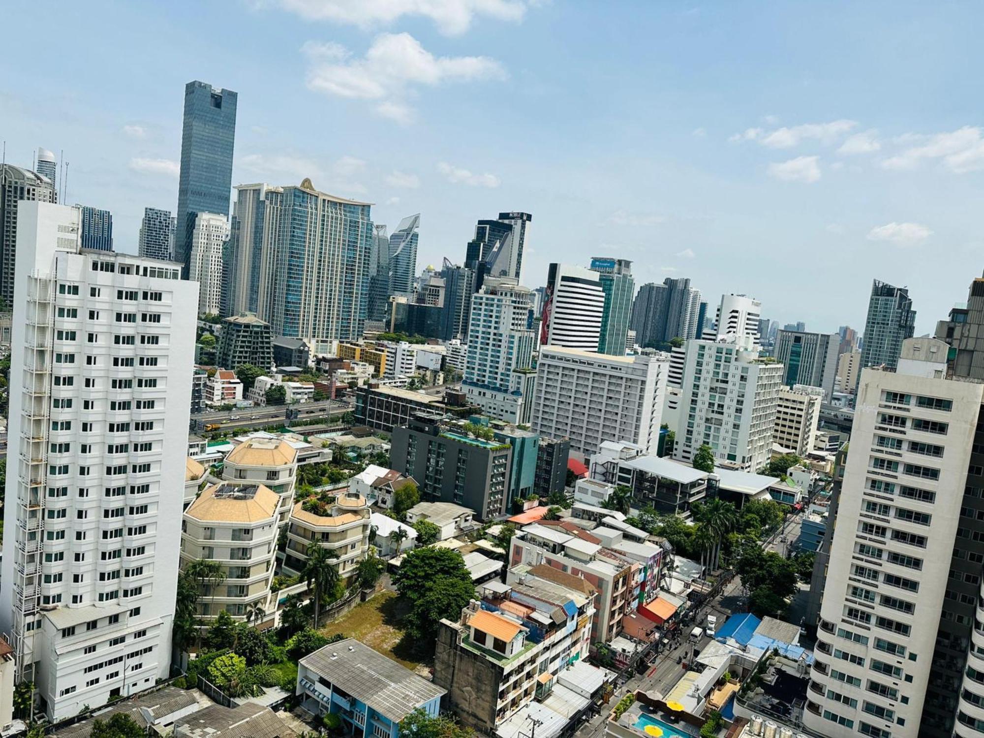 Omni Tower Sukhumvit Nana Direct Hotel Bangkok Bagian luar foto