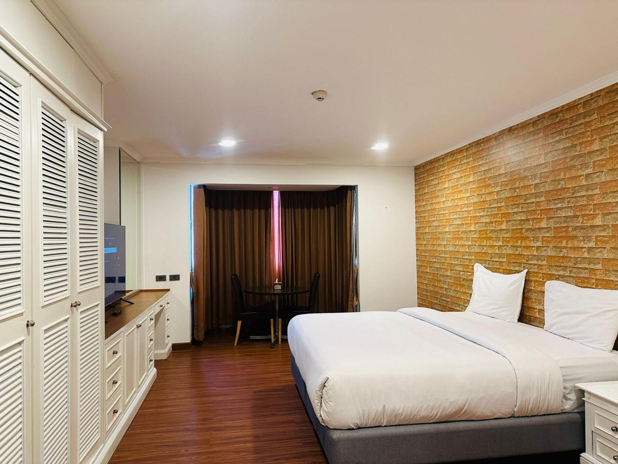 Omni Tower Sukhumvit Nana Direct Hotel Bangkok Bagian luar foto