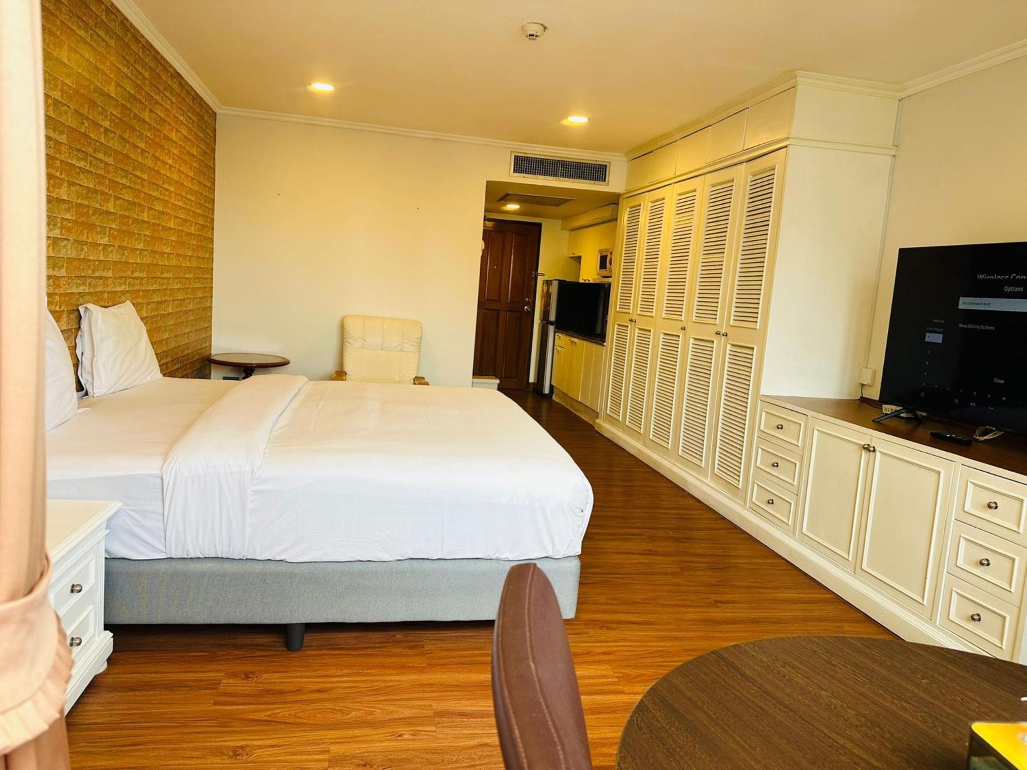 Omni Tower Sukhumvit Nana Direct Hotel Bangkok Bagian luar foto