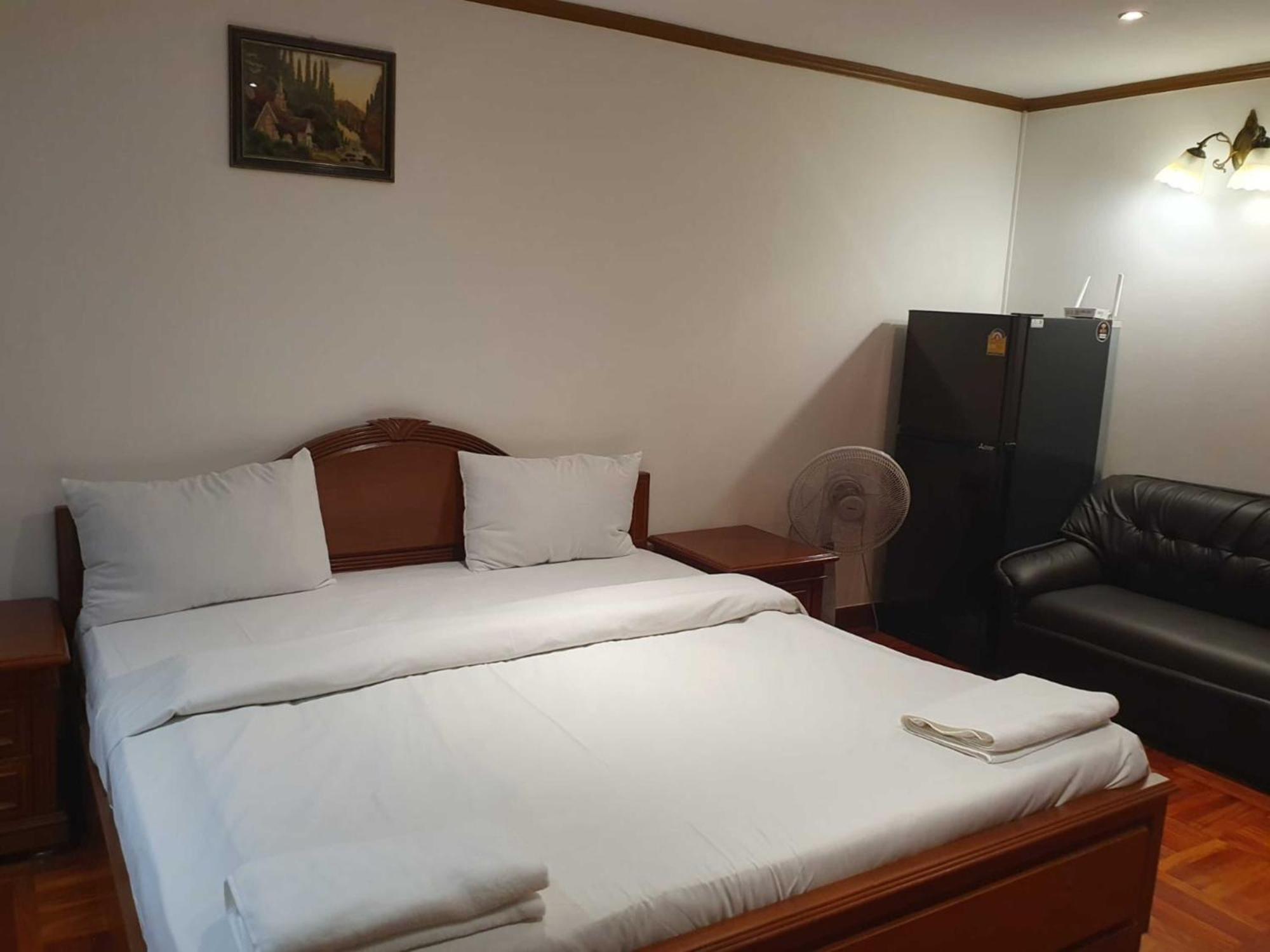 Omni Tower Sukhumvit Nana Direct Hotel Bangkok Bagian luar foto