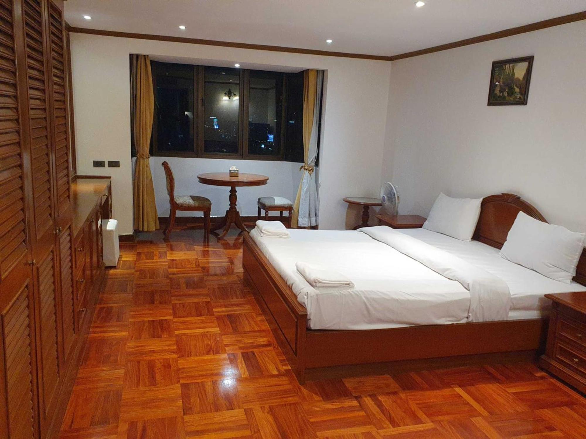 Omni Tower Sukhumvit Nana Direct Hotel Bangkok Bagian luar foto