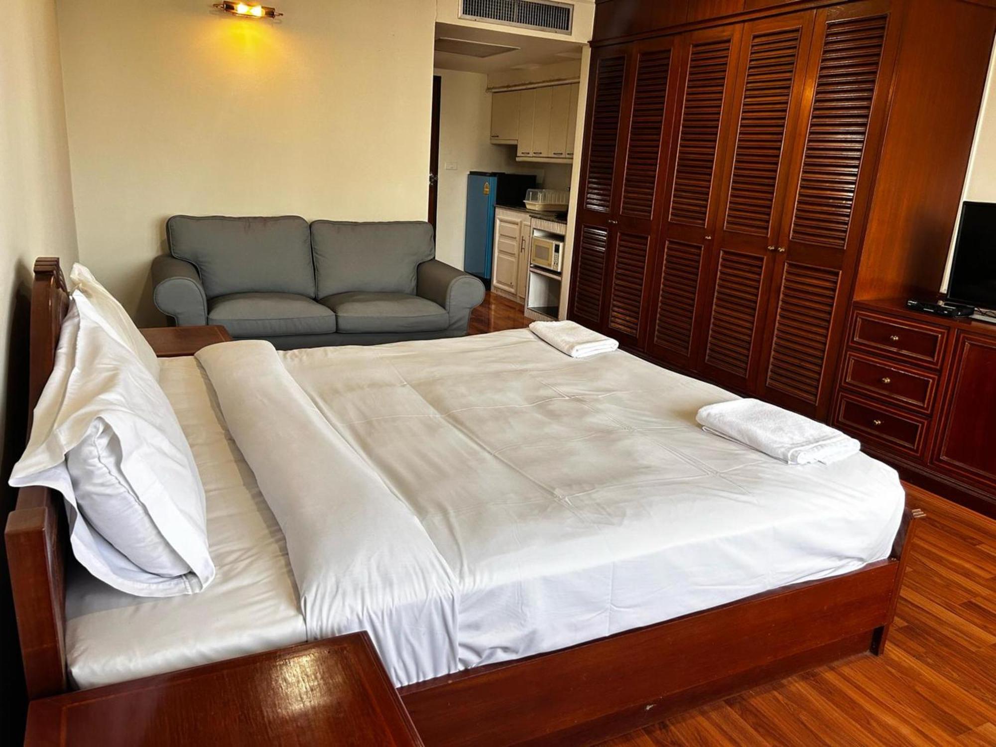 Omni Tower Sukhumvit Nana Direct Hotel Bangkok Bagian luar foto
